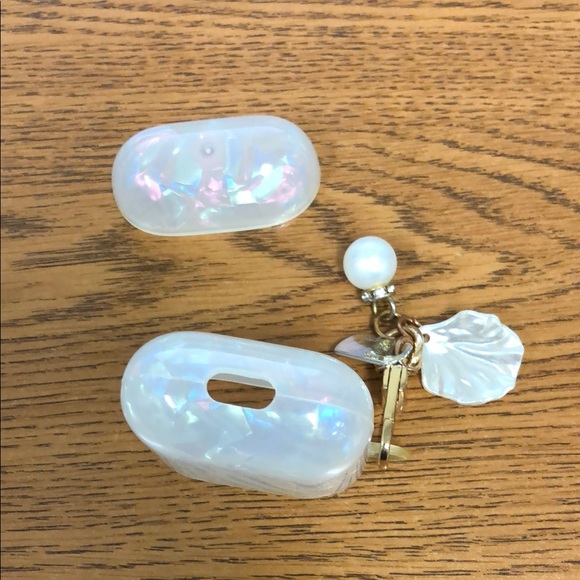 Iridescent AirPods Case with Pearl and Shell Charm - Picture 3 of 3